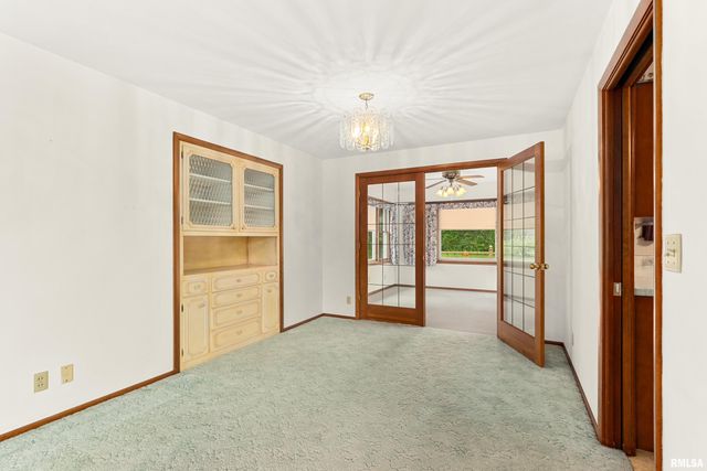 303 OAKWOOD Circle, Washington, IL 61571