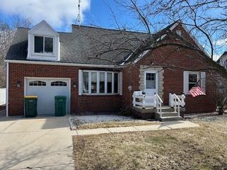 512 S Main STREET, Saukville, WI 53080