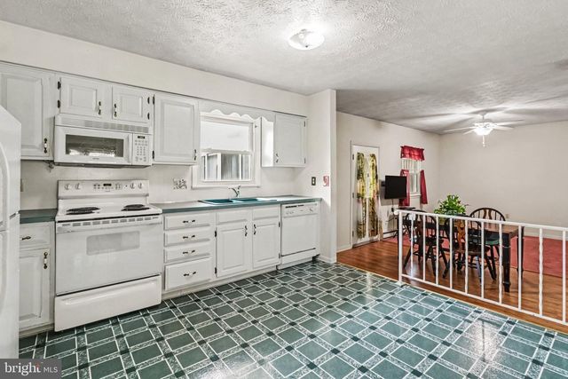 3261 TRINITY RD, Harrisburg, PA 17109