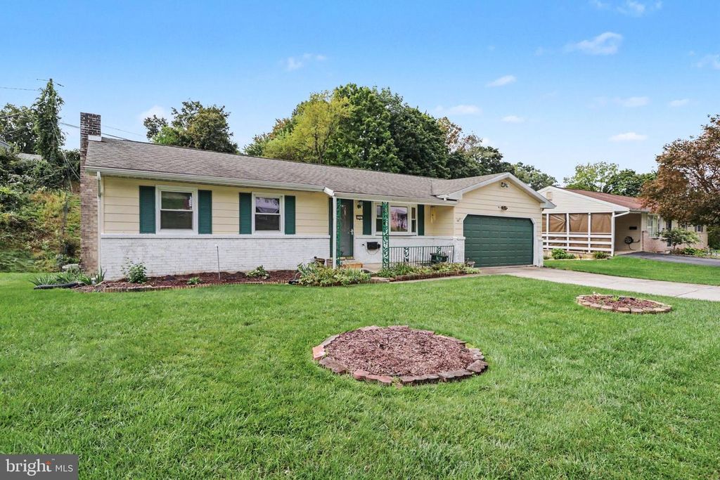 3261 TRINITY RD, Harrisburg, PA 17109