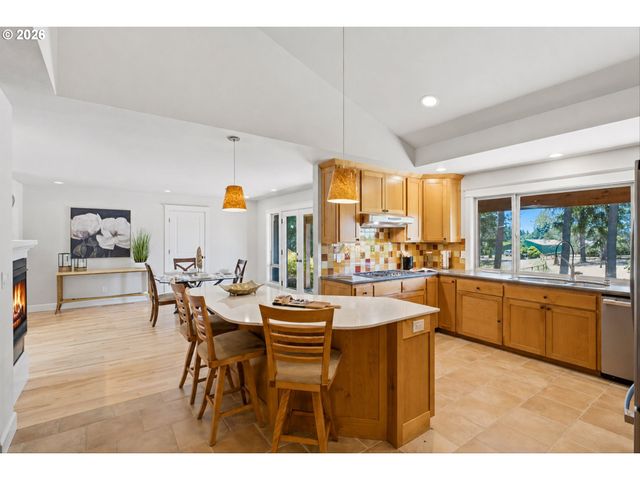 24515 Sw MOUNTAIN Rd, West Linn, OR 97068