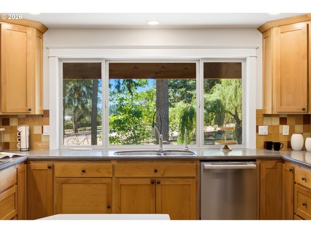 24515 Sw MOUNTAIN Rd, West Linn, OR 97068