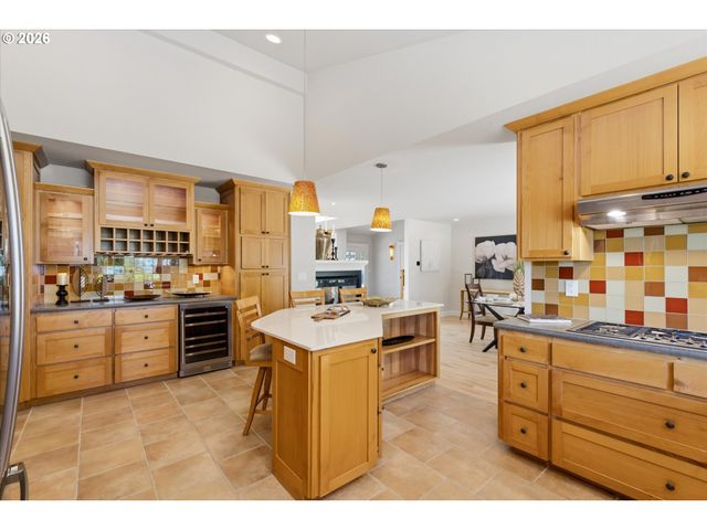 24515 Sw MOUNTAIN Rd, West Linn, OR 97068