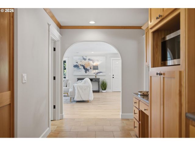 24515 Sw MOUNTAIN Rd, West Linn, OR 97068
