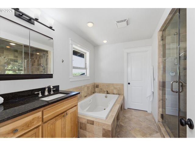24515 Sw MOUNTAIN Rd, West Linn, OR 97068