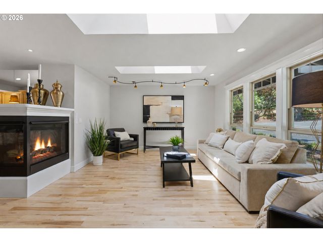 24515 Sw MOUNTAIN Rd, West Linn, OR 97068