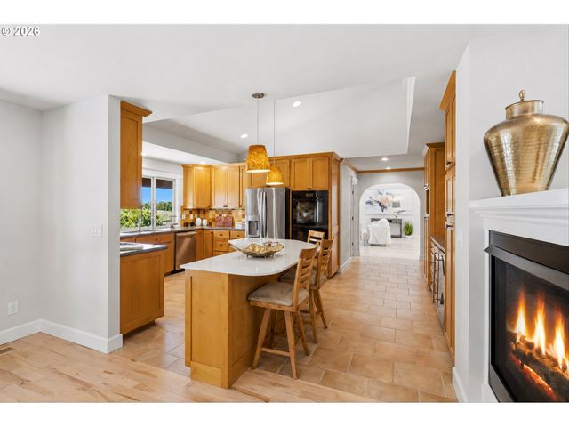 24515 Sw MOUNTAIN Rd, West Linn, OR 97068