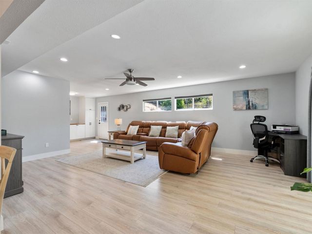 1265 E Fallbrook Street, Fallbrook, CA 92028