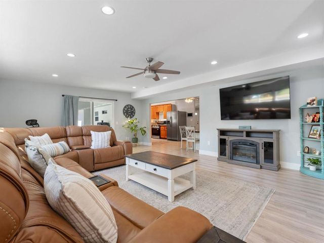 1265 E Fallbrook Street, Fallbrook, CA 92028