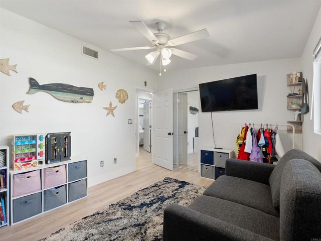 1265 E Fallbrook Street, Fallbrook, CA 92028