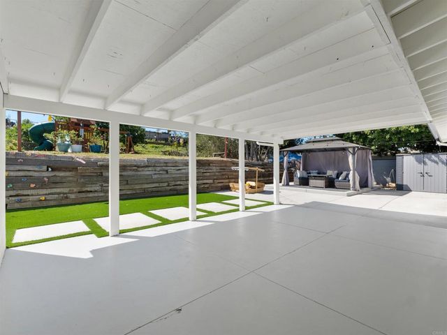 1265 E Fallbrook Street, Fallbrook, CA 92028