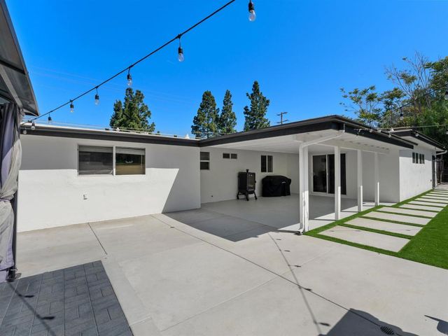 1265 E Fallbrook Street, Fallbrook, CA 92028