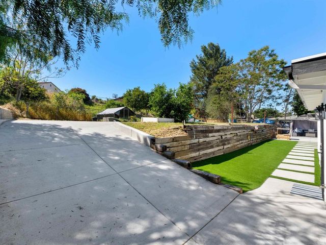 1265 E Fallbrook Street, Fallbrook, CA 92028