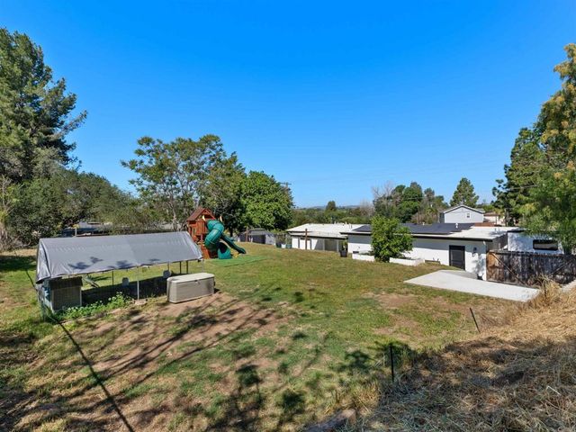 1265 E Fallbrook Street, Fallbrook, CA 92028