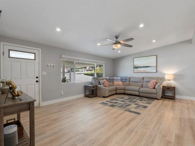 1265 E Fallbrook Street, Fallbrook, CA 92028