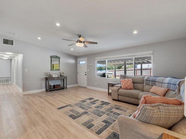 1265 E Fallbrook Street, Fallbrook, CA 92028