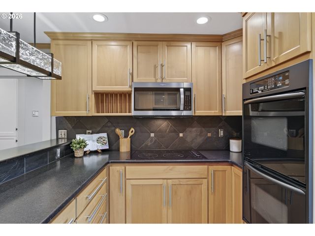 7111 Se 63RD Ave, Portland, OR 97206