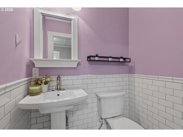 7111 Se 63RD Ave, Portland, OR 97206