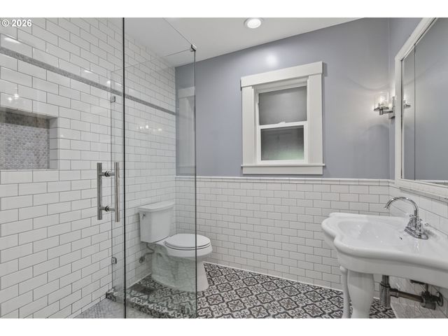 7111 Se 63RD Ave, Portland, OR 97206