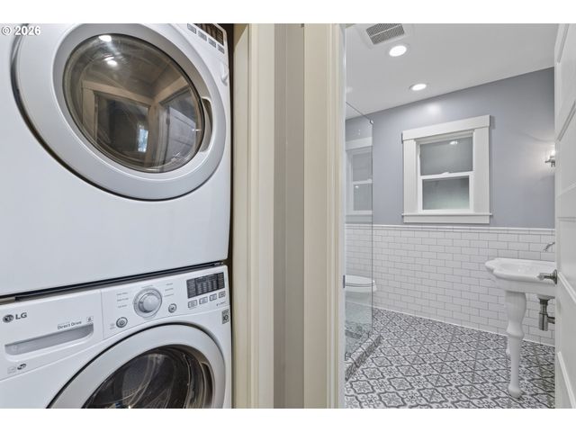 7111 Se 63RD Ave, Portland, OR 97206