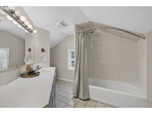 7111 Se 63RD Ave, Portland, OR 97206