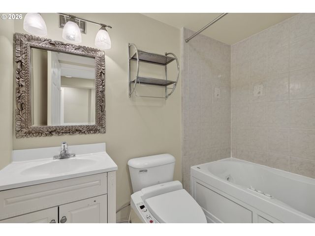 7111 Se 63RD Ave, Portland, OR 97206