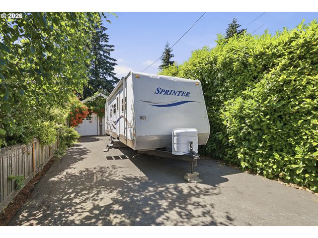 7111 Se 63RD Ave, Portland, OR 97206