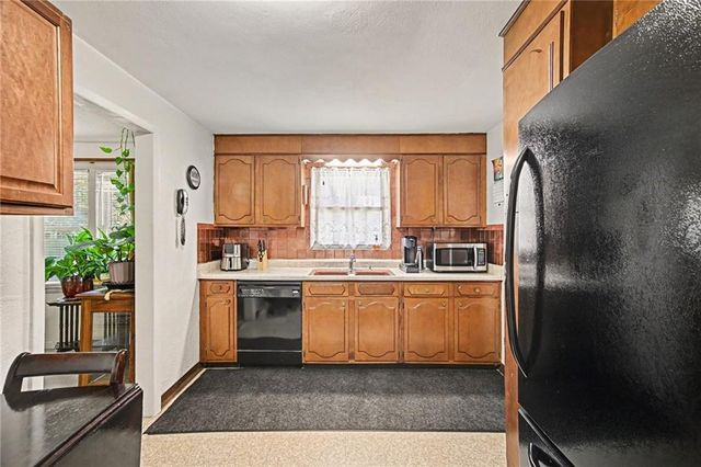 6131 Cernech Road, Kansas City, KS 66104