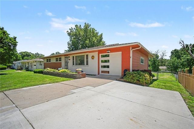 6131 Cernech Road, Kansas City, KS 66104