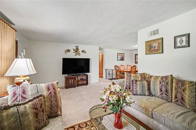 6131 Cernech Road, Kansas City, KS 66104