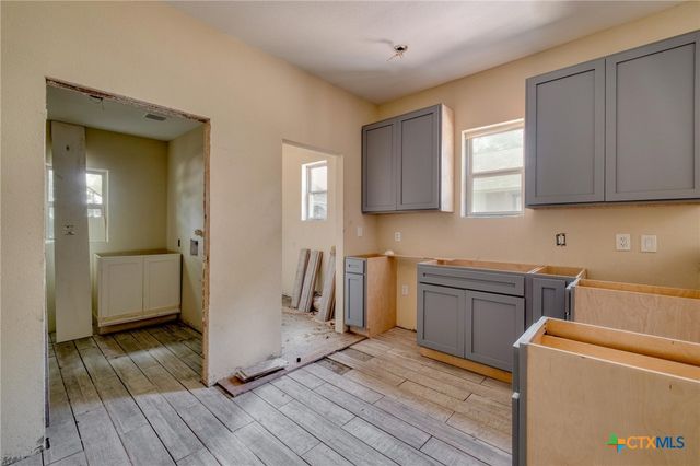 116 S Cypress Avenue, Luling, TX 78648