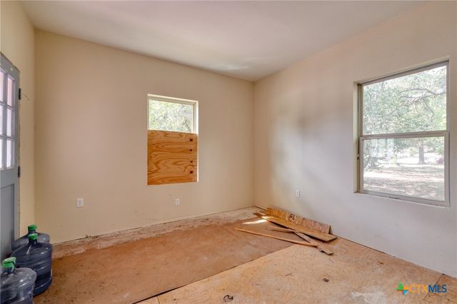 116 S Cypress Avenue, Luling, TX 78648