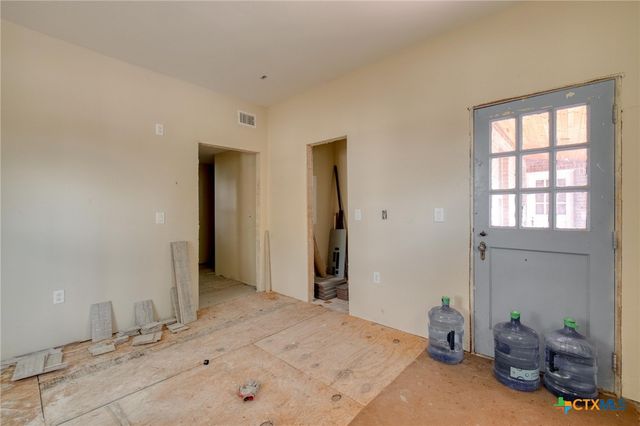 116 S Cypress Avenue, Luling, TX 78648