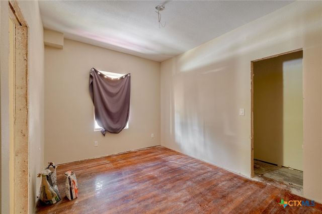 116 S Cypress Avenue, Luling, TX 78648