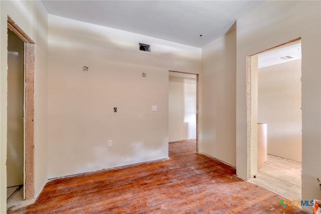 116 S Cypress Avenue, Luling, TX 78648