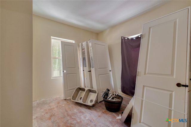 116 S Cypress Avenue, Luling, TX 78648