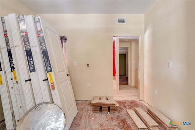 116 S Cypress Avenue, Luling, TX 78648