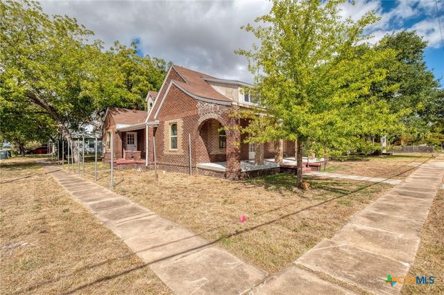 116 S Cypress Avenue, Luling, TX 78648