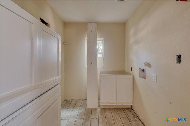 116 S Cypress Avenue, Luling, TX 78648