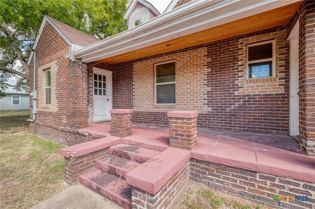 116 S Cypress Avenue, Luling, TX 78648