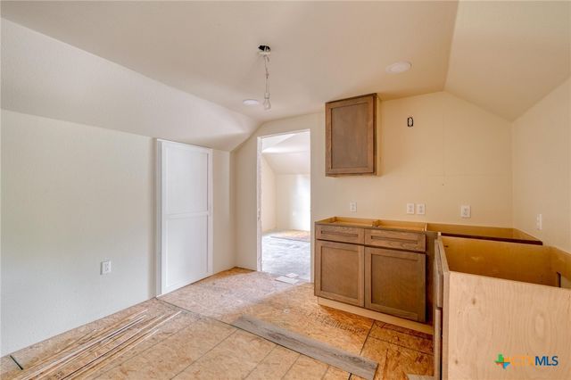 116 S Cypress Avenue, Luling, TX 78648