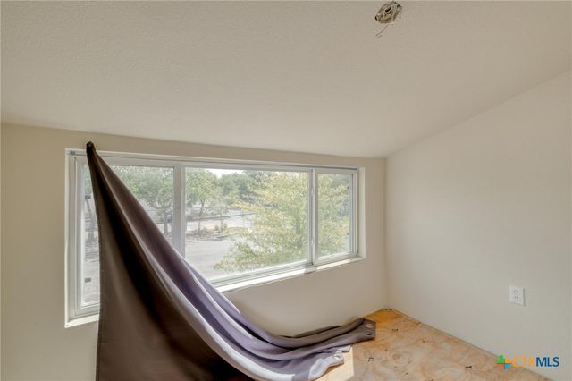 116 S Cypress Avenue, Luling, TX 78648