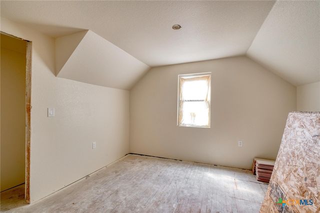 116 S Cypress Avenue, Luling, TX 78648