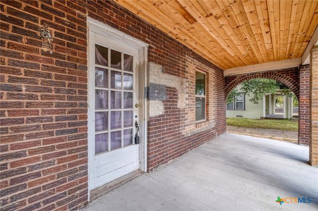 116 S Cypress Avenue, Luling, TX 78648