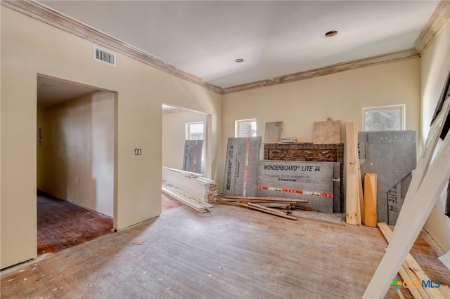 116 S Cypress Avenue, Luling, TX 78648