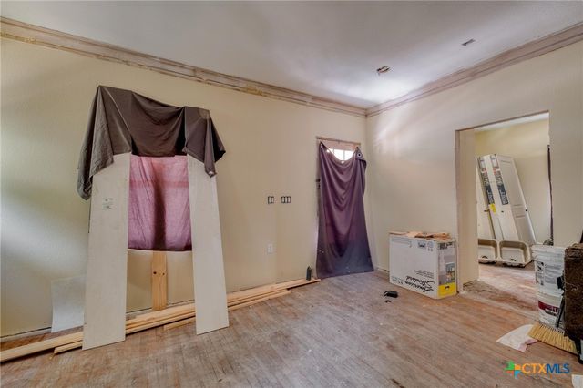 116 S Cypress Avenue, Luling, TX 78648