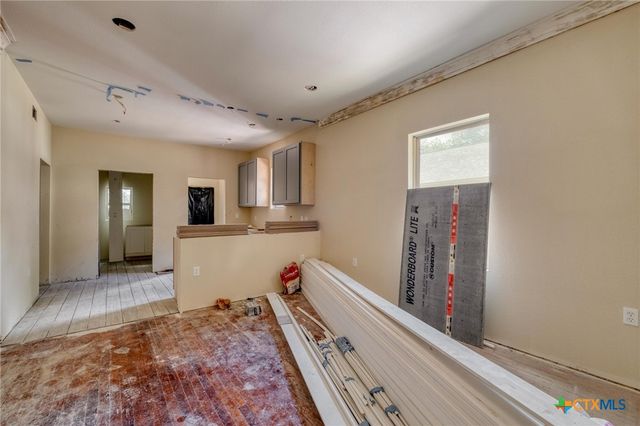 116 S Cypress Avenue, Luling, TX 78648