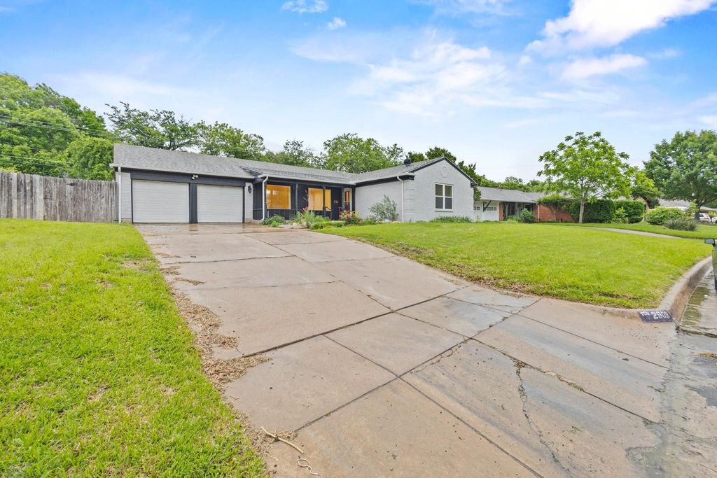 2909 Conejos Drive, Fort Worth, TX 76116