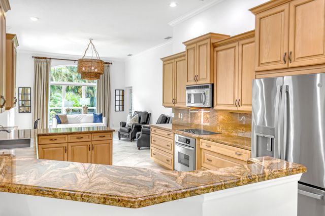 23 Windward Isle, Palm Beach Gardens, FL 33418