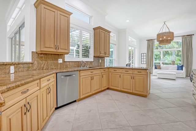 23 Windward Isle, Palm Beach Gardens, FL 33418